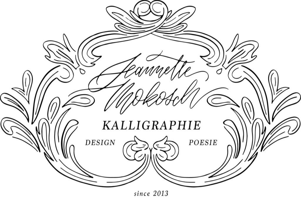 JEANETTE_MOKOSCH_Kalligraphie Logo von Jeannette Mokosch Kalligraphie, Design, Poesie mit kunstvoll verziertem Rahmen und Schriftzug since 2013.